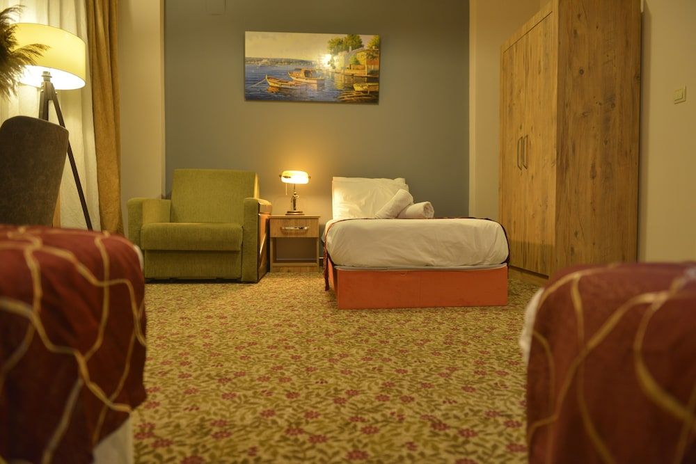 Elit Palace Deluxe Room 4