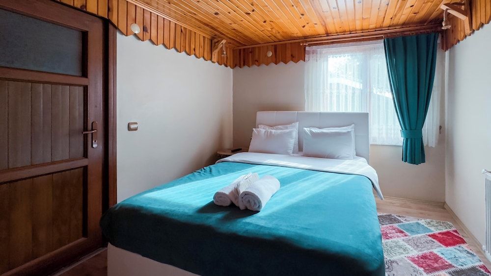 Abant Zumrut Dag Evi Business Chalet, 3 Bedrooms, Fireplace, Mountain View