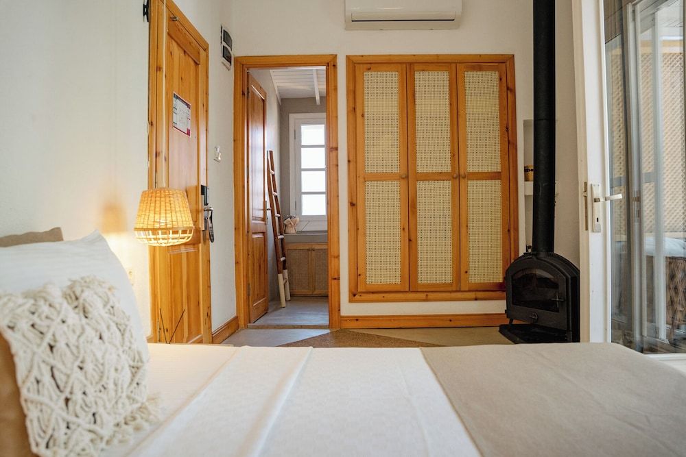 Cunda Ilios Deluxe Room with Garden and Fireplace 12