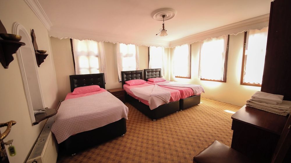 Dibekonu Konak Family Triple Room, Garden View 4