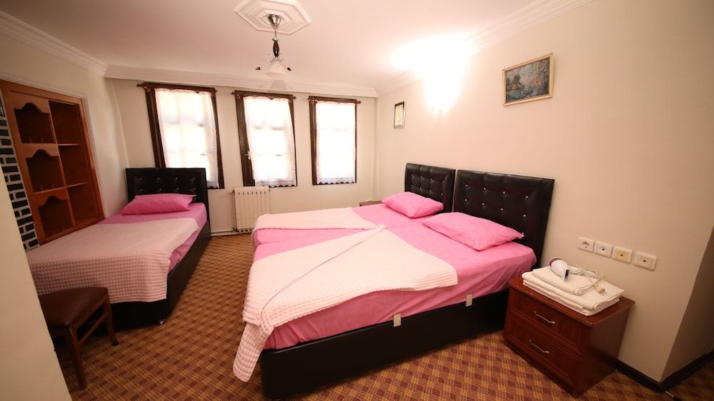 Dibekonu Konak Family Triple Room, Garden View 10