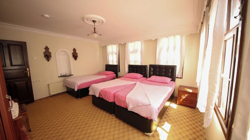 Dibekonu Konak Family Triple Room, Garden View 5