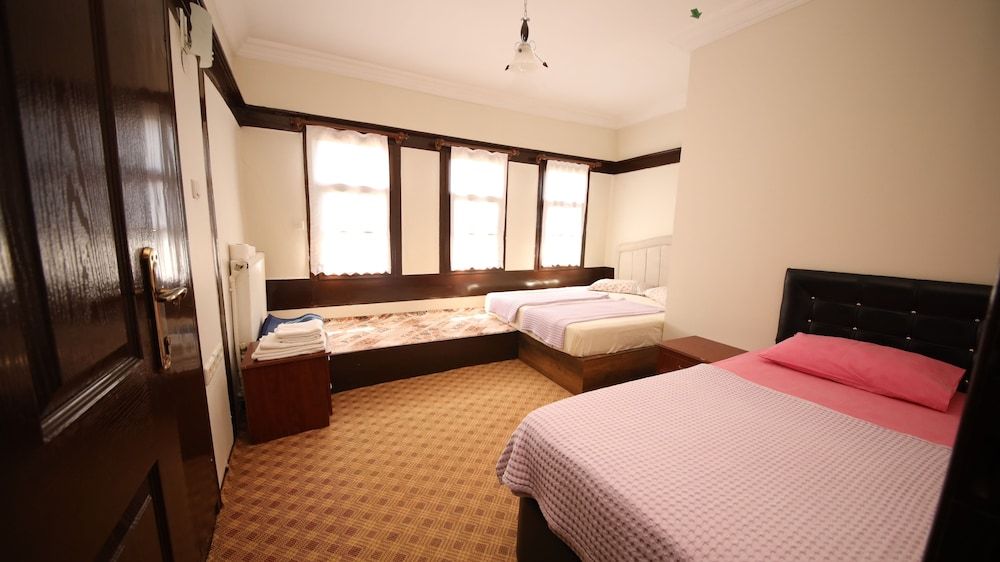 Dibekonu Konak Family Triple Room, Garden View 9