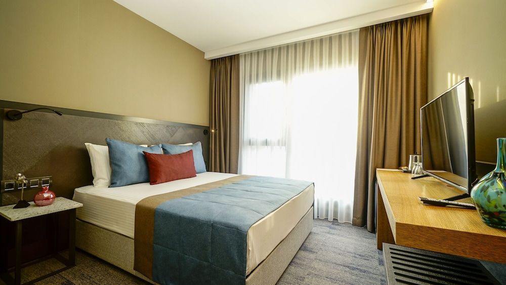 Hotel Rudis Deluxe Room, Partial Ocean View