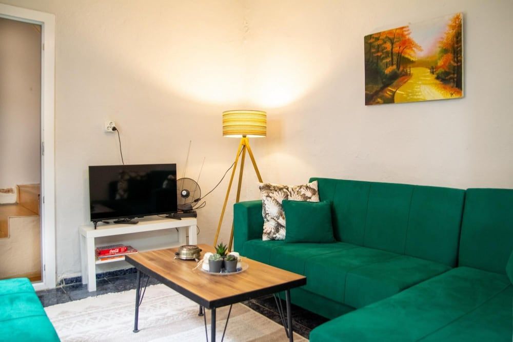 Authentic House Near Popular Attractions in Izmir Apartment