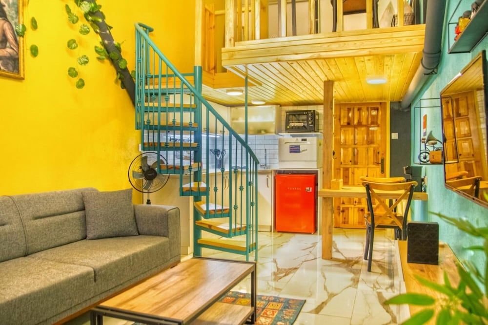 Central and Colorful Studio Flat in Alsancak Apartment