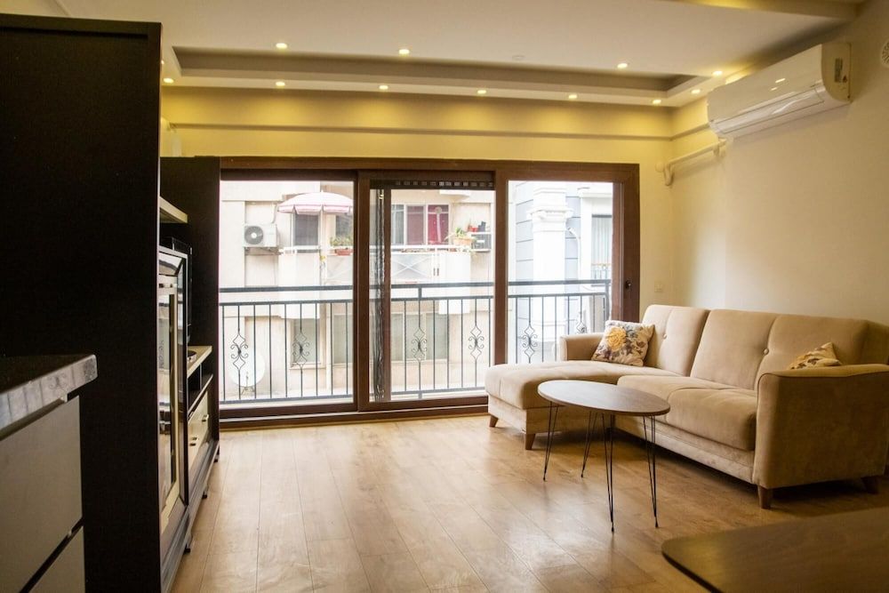 undefined Cozy and Central Flat Near Shore in Karsiyaka 5