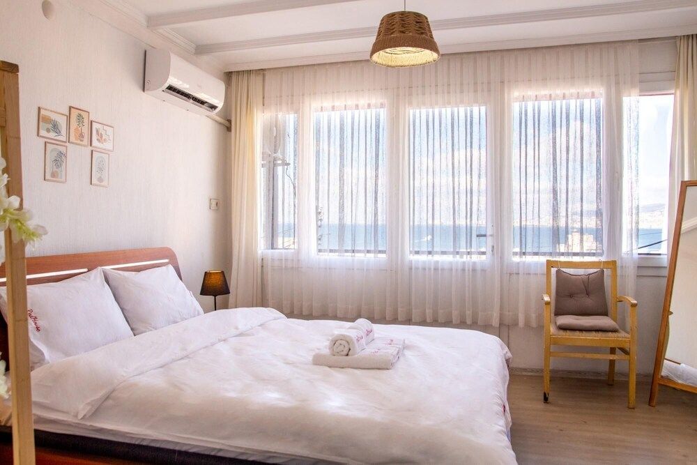 undefined Lovely House With Sea View and Backyard 7