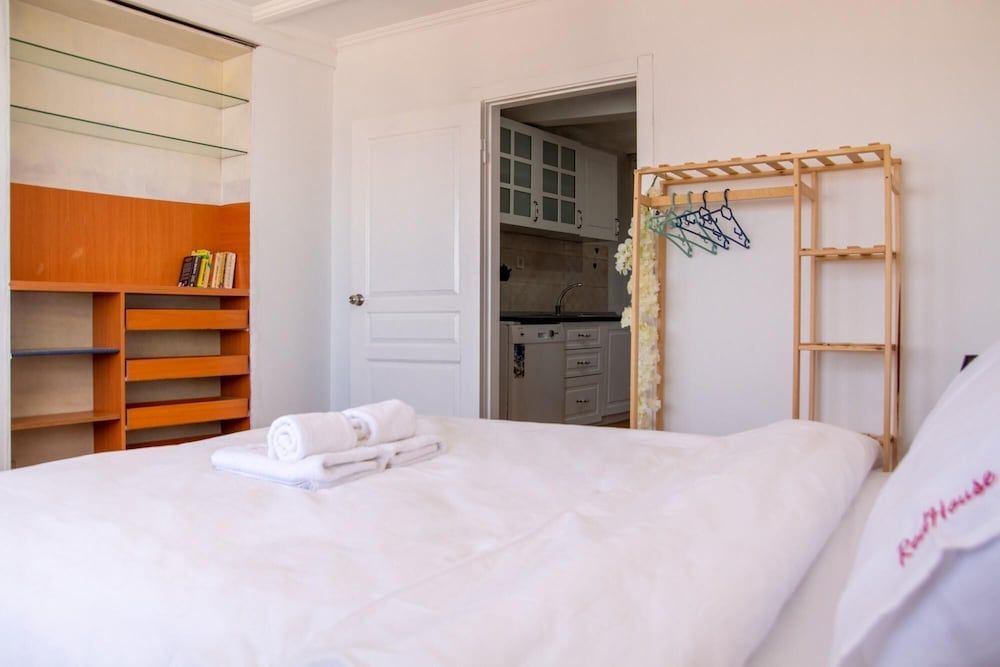 undefined Lovely House With Sea View and Backyard 10