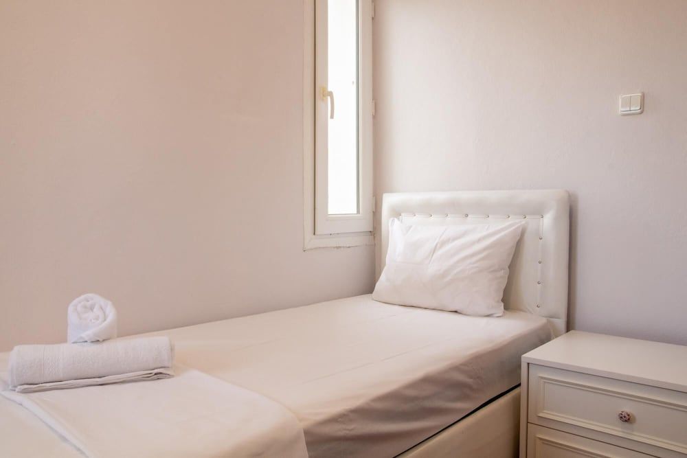undefined Flat With Large Balcony in Izmir 9