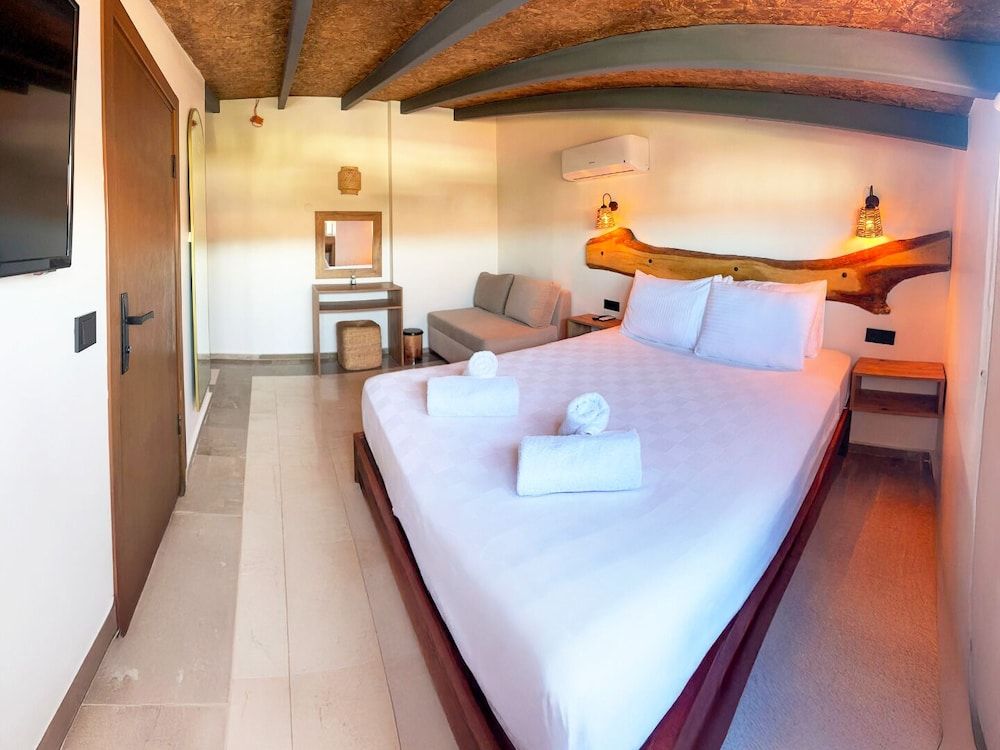 Nuriye Alacati Comfort Room 4
