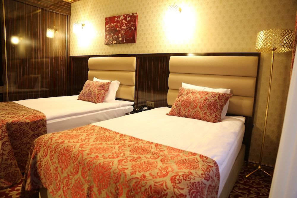 Savona Otel Honeymoon Room 4