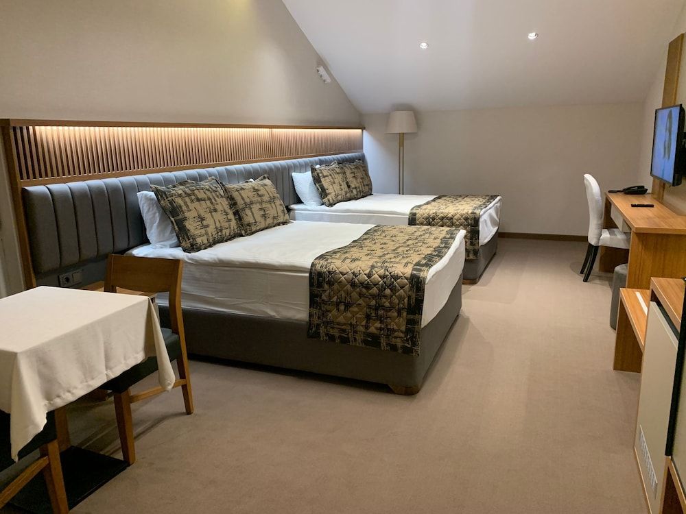 Ozkaya Otel Family Room, 2 Queen Beds, Hill View 4