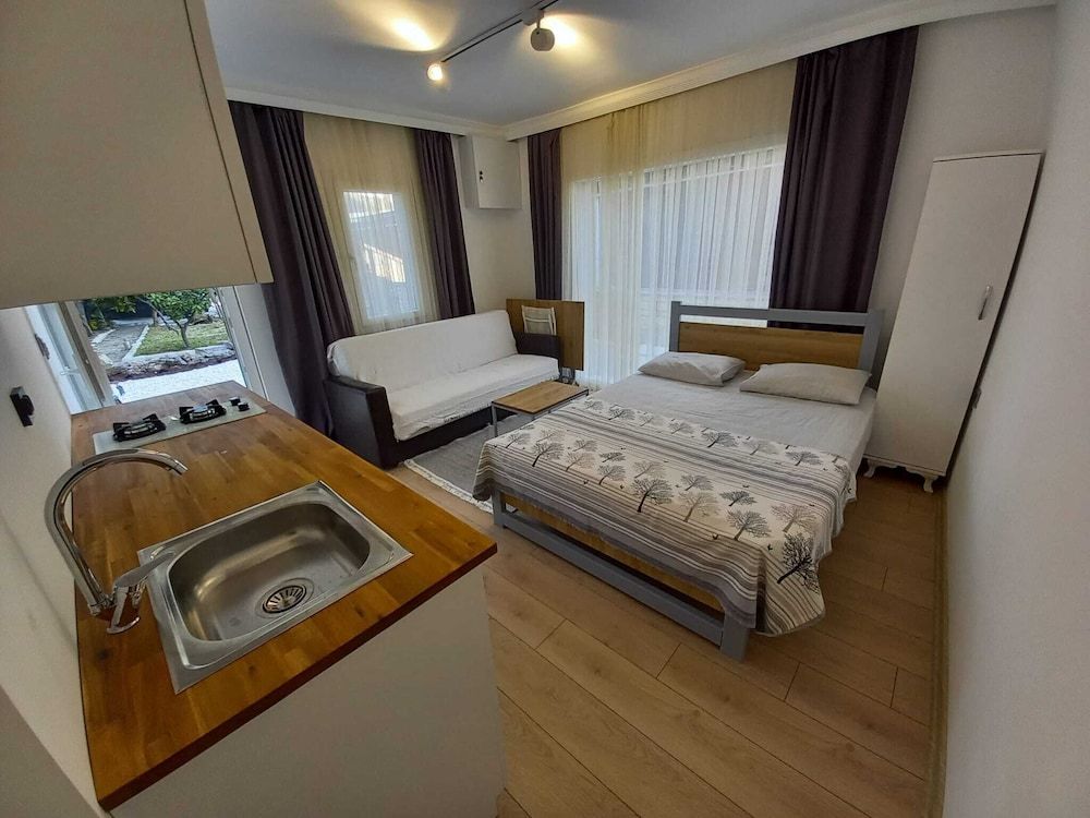 Foça suit Superior House 3