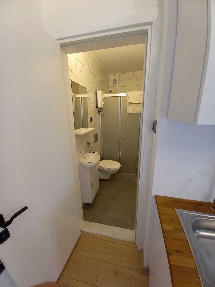 Foça suit Superior House 9