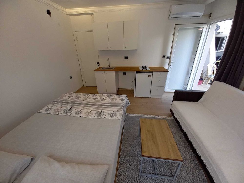 Foça suit Superior House 4