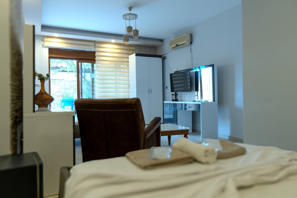 Stone House Foca Butik Otel Family Garden Room 5