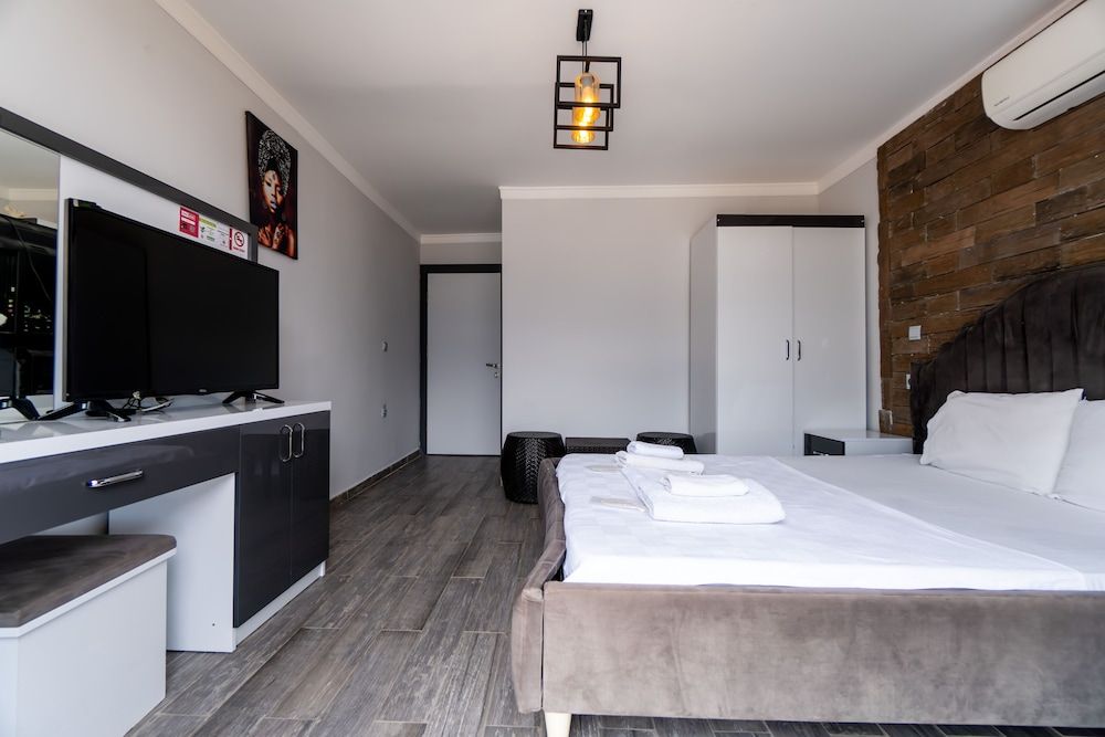 Stone House Foca Butik Otel Superior Room with Pool View 3
