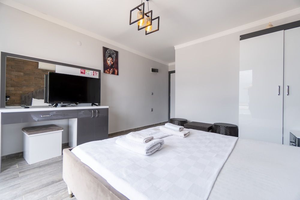 Stone House Foca Butik Otel Superior Room with Pool View 4