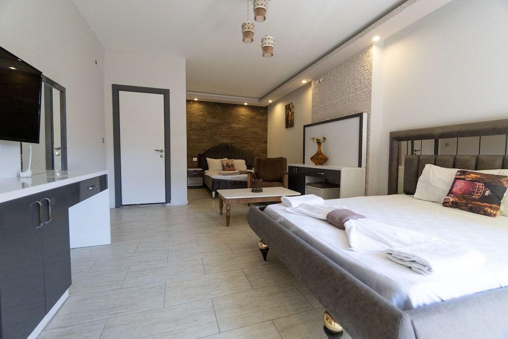 Stone House Foca Butik Otel Family Garden Room 2
