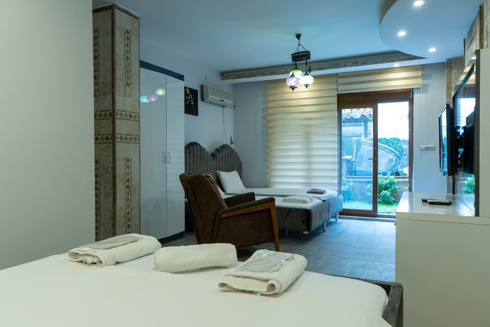 Stone House Foca Butik Otel Family Garden Room 4