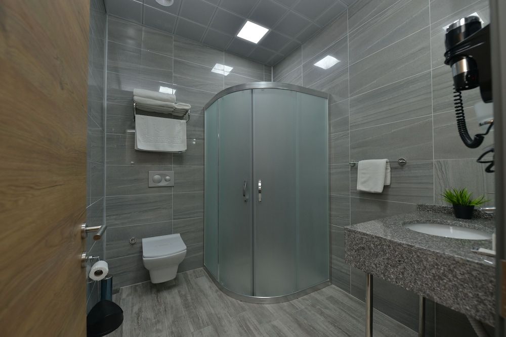 MILLS HOTEL Deluxe Room 4