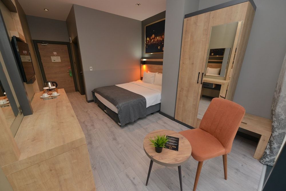 MILLS HOTEL Standard Room 6