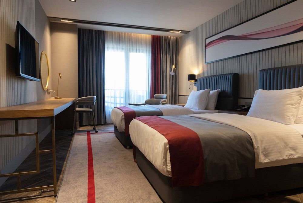 Superior Room, Accessible, Non Smoking (1 Queen Bed & 1 Twin Bed)