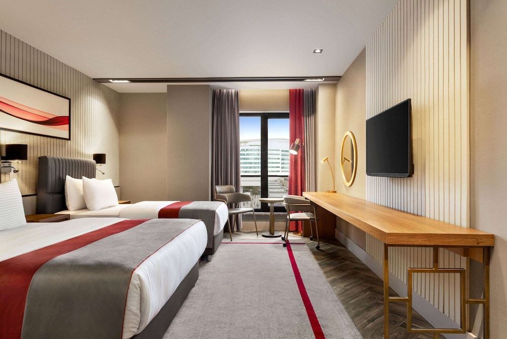 Superior Room, Smoking (1 Queen Bed & 1 Twin Bed)