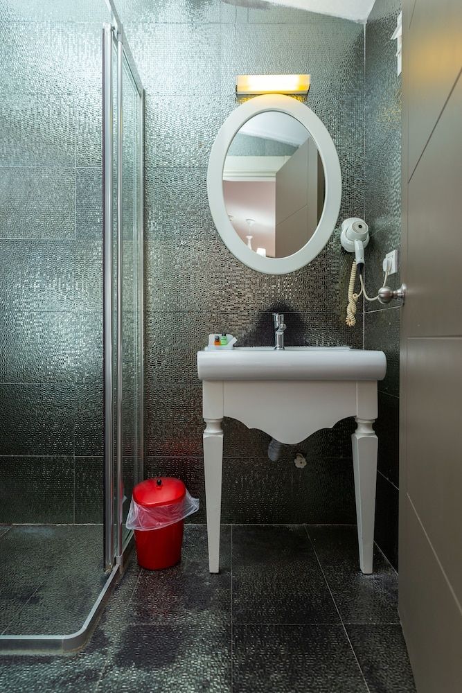 Mic Royal Hotel Standard Room 8