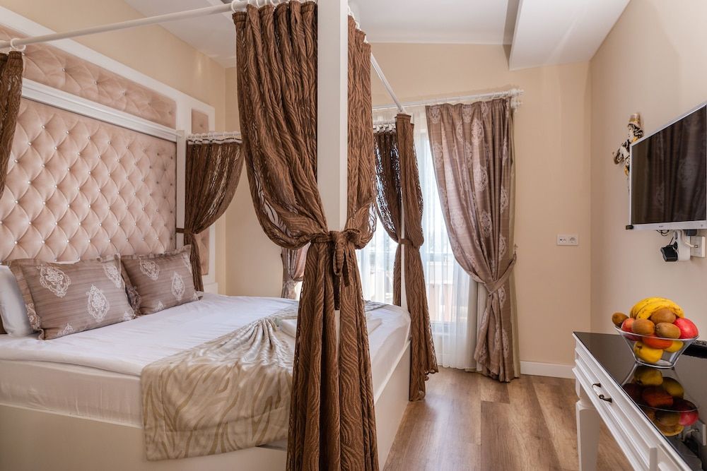 undefined Mic Royal Hotel 4