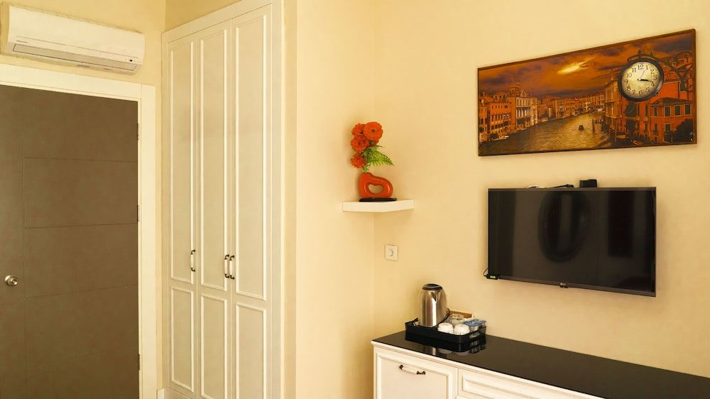 Mic Royal Hotel Standard Room 9