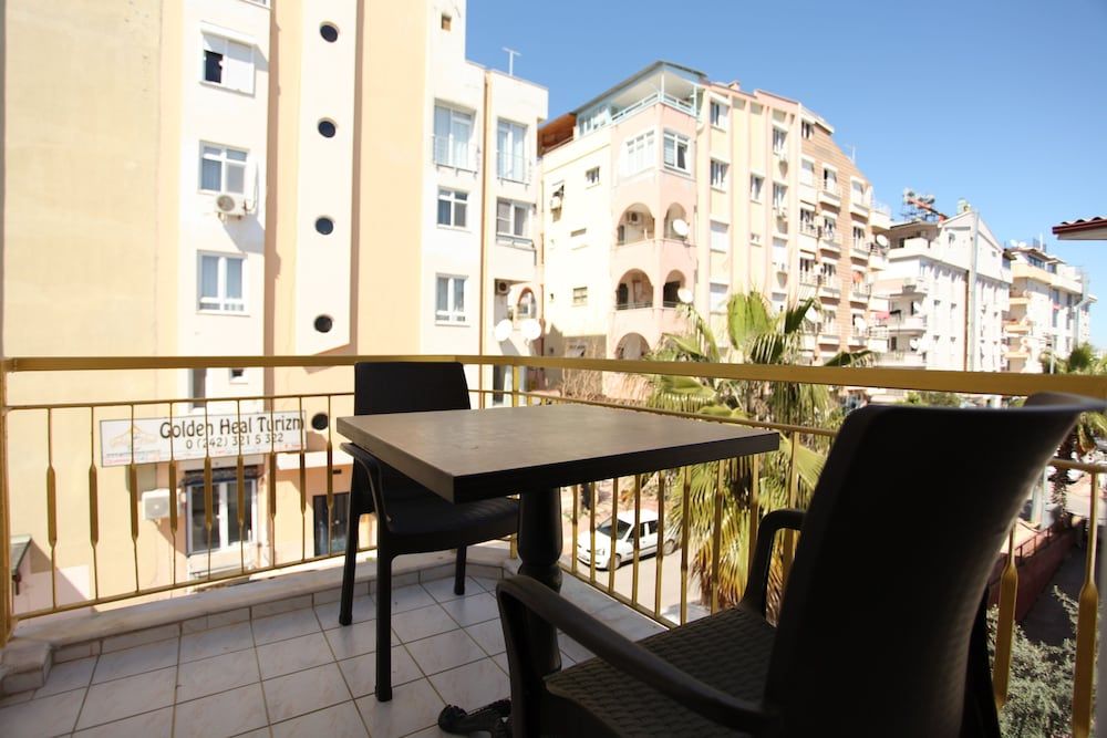 Golden Spark Apart Hotel Standard Triple Room 2