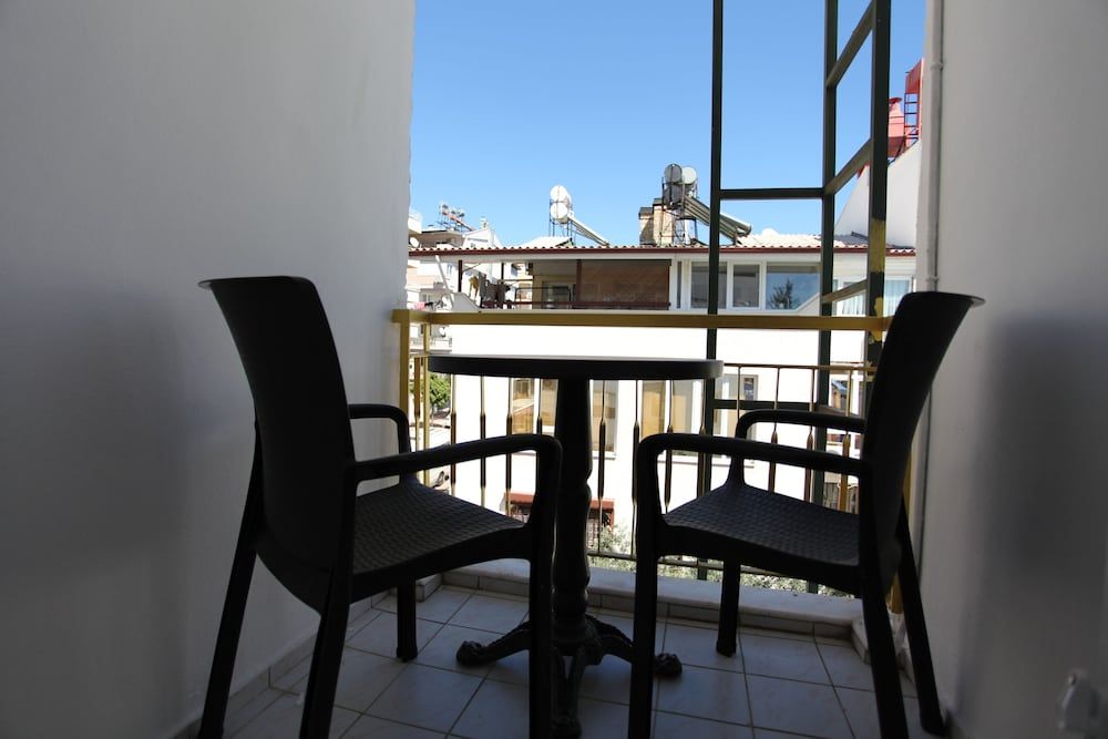 Golden Spark Apart Hotel Standard Double Room 3