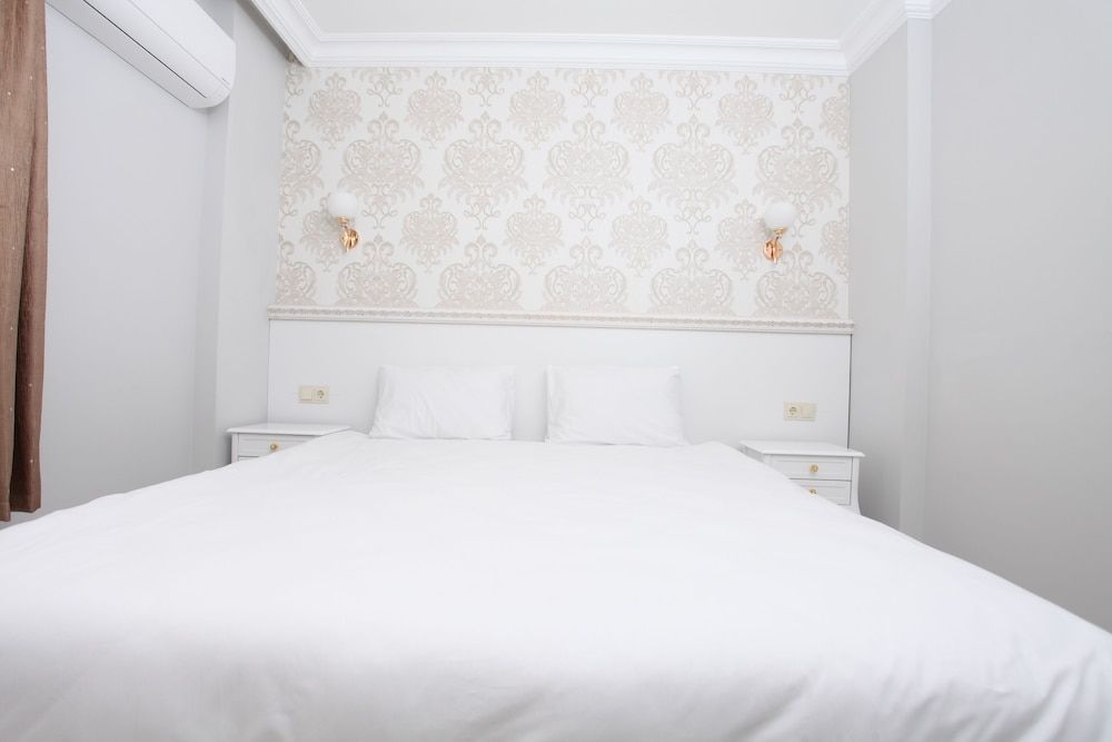 Golden Spark Apart Hotel Standard Double Room 2