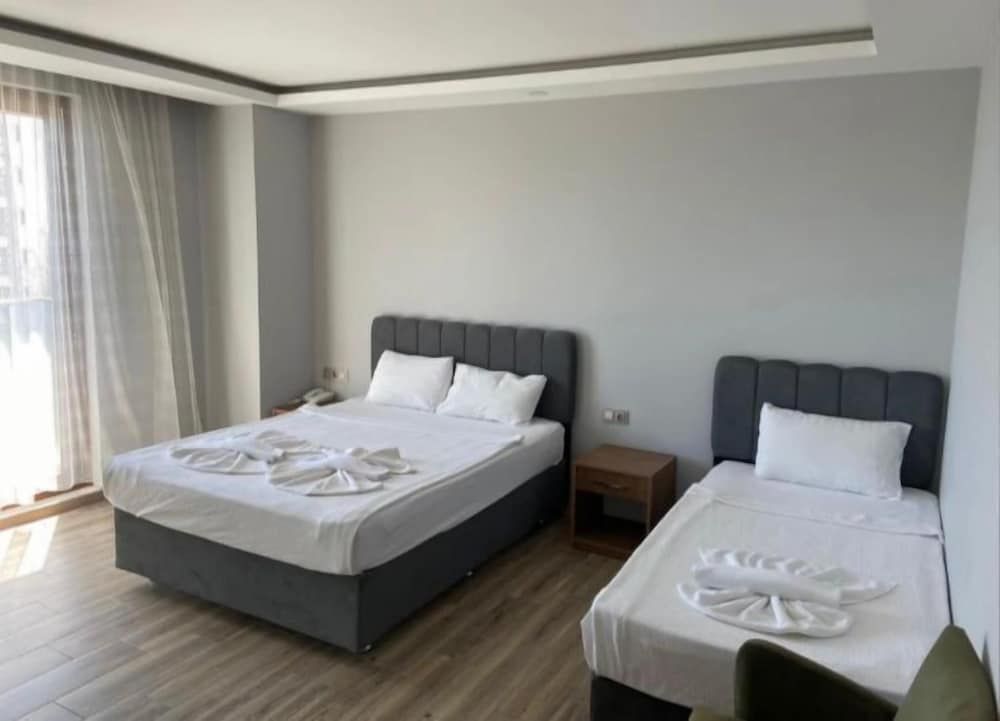 Zeynel Hotel Standard Triple Room 2