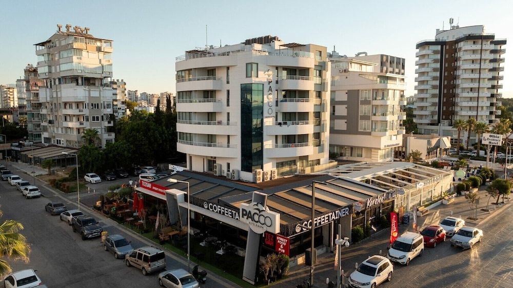 undefined Reo Hotel 6