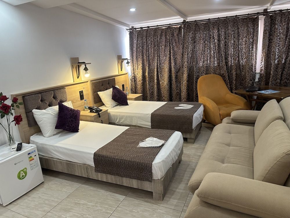 undefined Beyond Otel 3