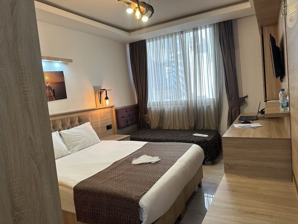 undefined Beyond Otel 4