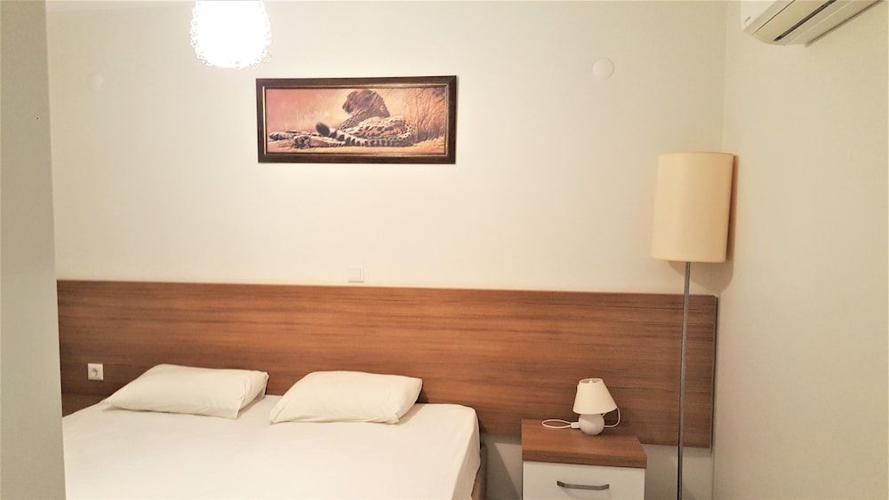 undefined Mango Suite Apartment 6