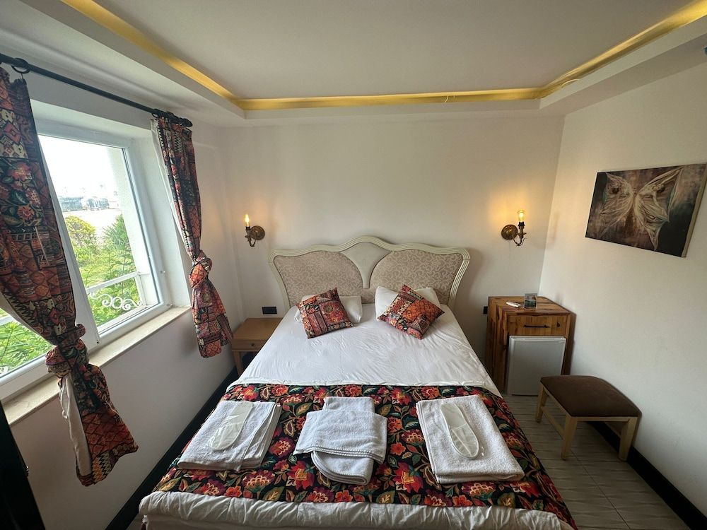 undefined White country boutique hotel 4