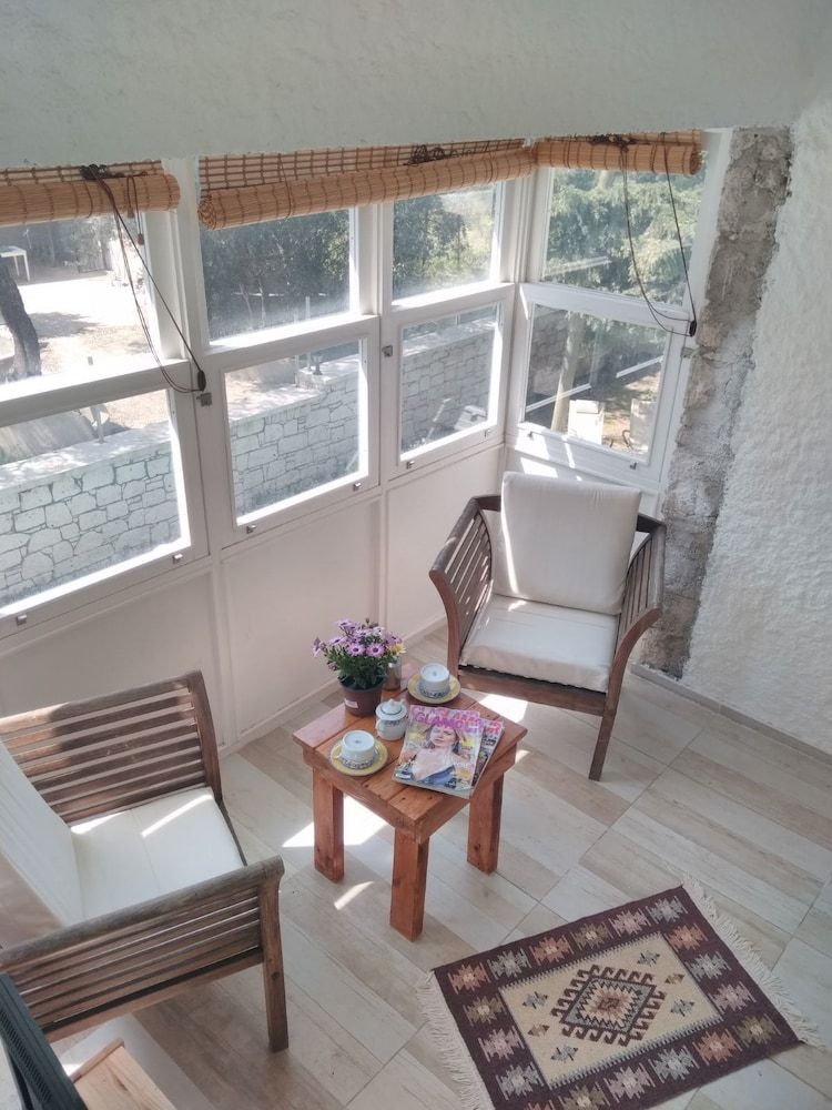 Chakra Boutique Hotel Deluxe Suite, 1 King Bed, Pool View, Poolside 5