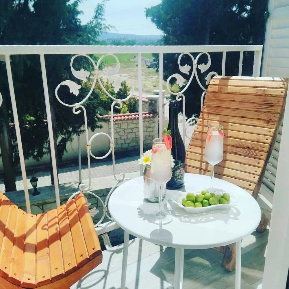 Chakra Boutique Hotel Deluxe Suite, 1 King Bed, Pool View, Poolside 6