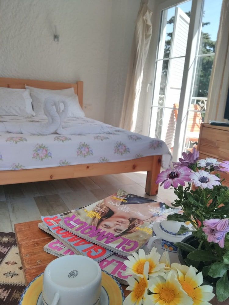 Chakra Boutique Hotel Deluxe Suite, 1 King Bed, Pool View, Poolside 3