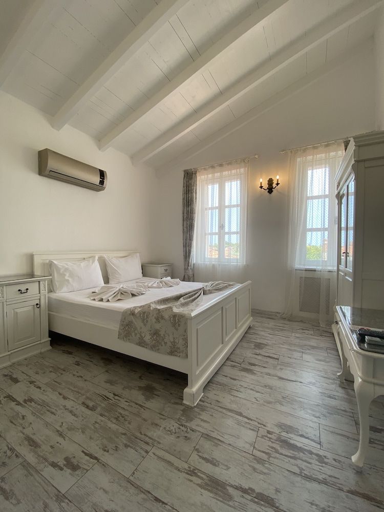 undefined Alacati Roka Tas Otel