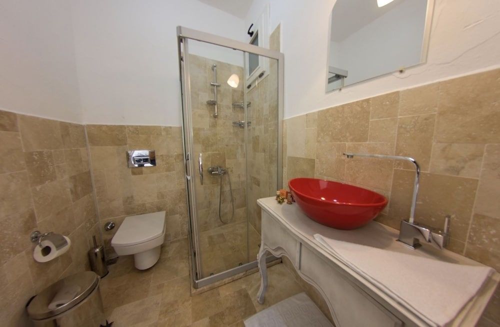 King Hotel Alacati Deluxe Triple Room (Bay Window) 7