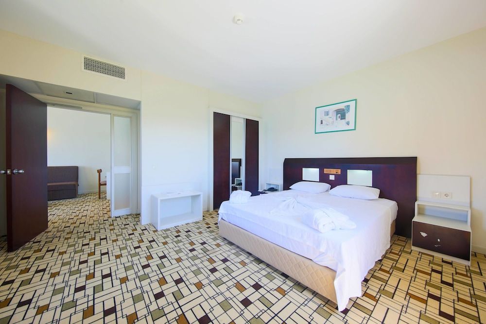 undefined Medis Resort Hotel