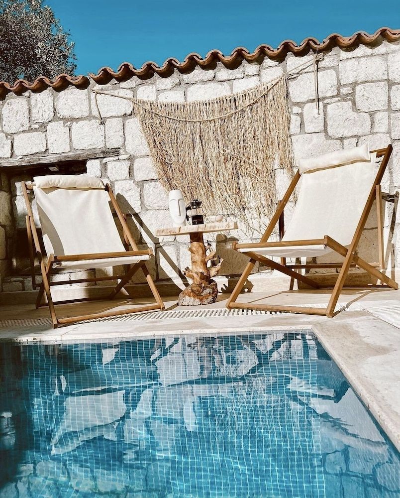 undefined Ivy House Loca 5