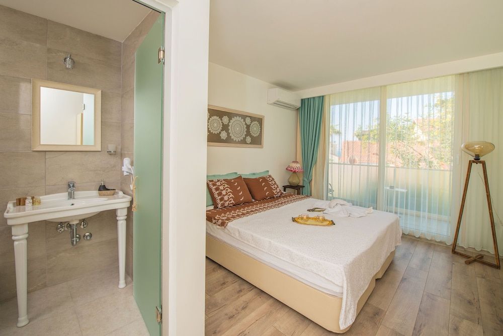 Destina Boutique Hotel Standard Room, 1 Queen Bed, Balcony, Sea Facing (11)