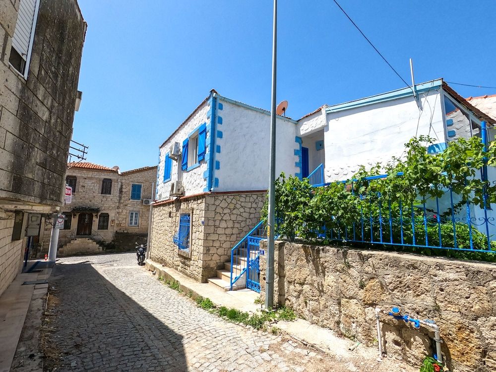 undefined Zeren Alacati 6